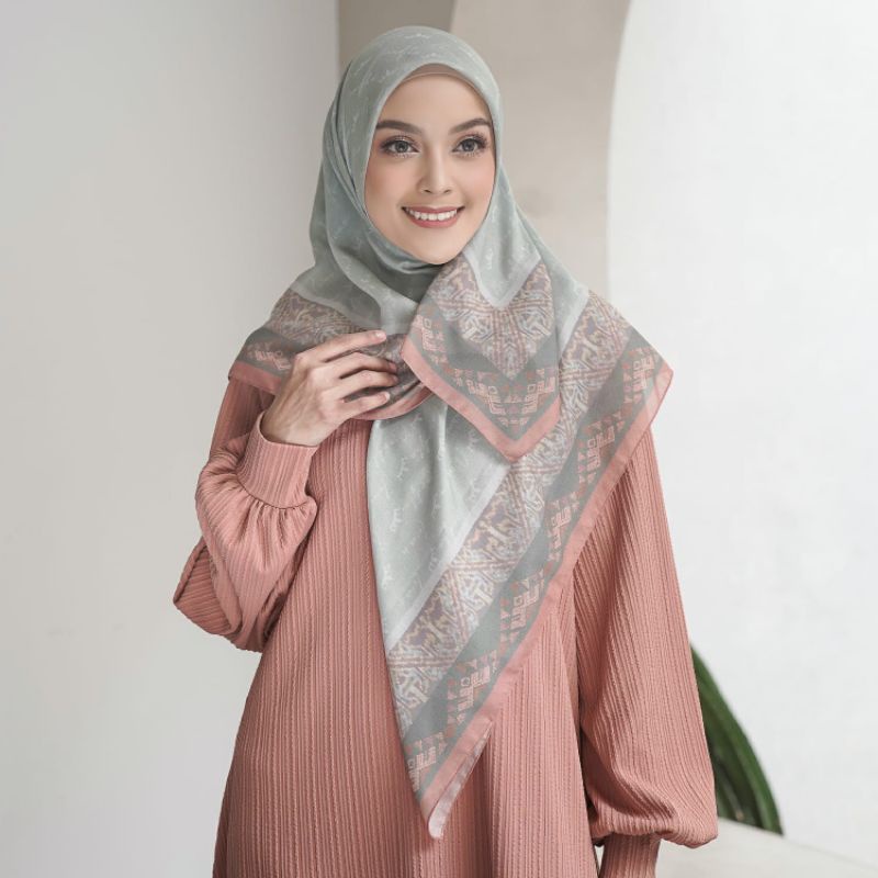 Mandjha Ivan Gunawan Hijab - Perfect Sumba Monogram Green