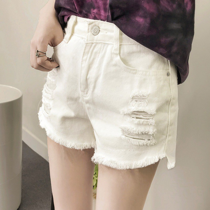  Celana  Pendek  Model  High Waist Desain Lubang Sobek Bahan 