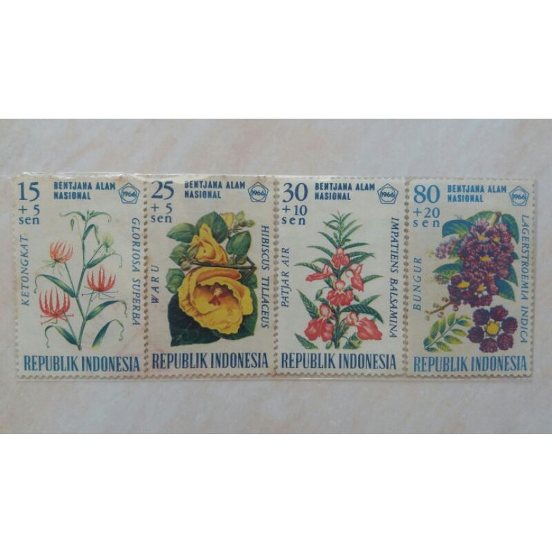 

Perangko Bencana Alam Nasional Bunga Seri 3 Tahun 1966 Set Lengkap 3 pcs Mint (Belum Terpakai)