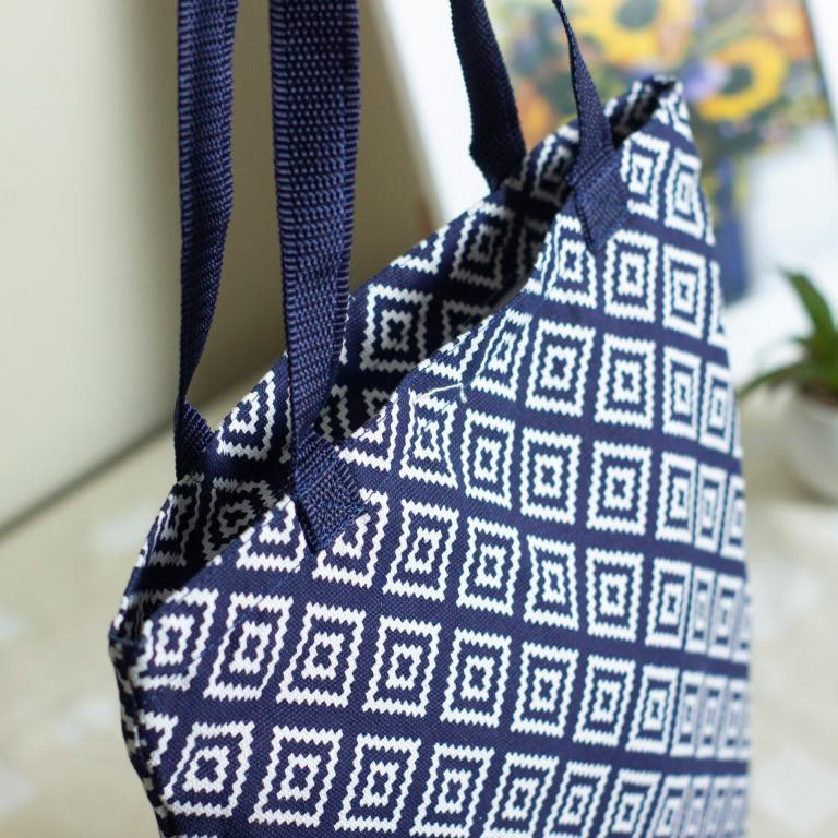 TOTEBAG BAHAN KANVAS MOTIF SQUARE ETNIK Riens Collections. Tas Jogja Tas Souvenir Jogja Oleh Oleh Jogja