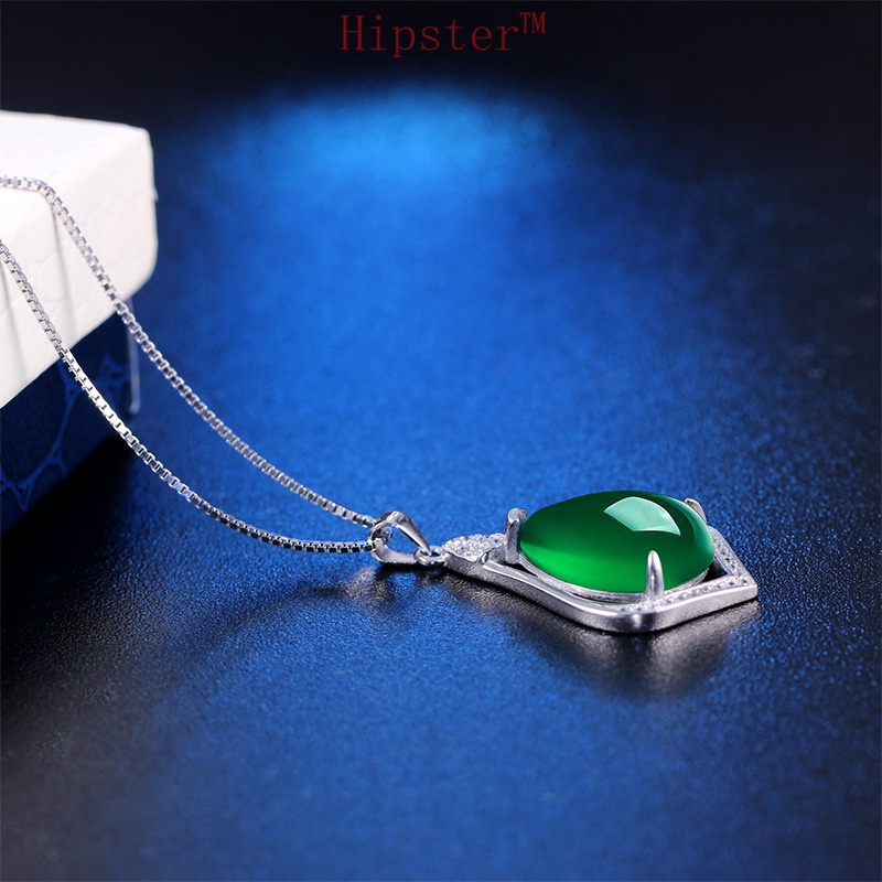 Retro Diamonds Light Luxury White Gold Color Simple Hollow Pendant Necklace