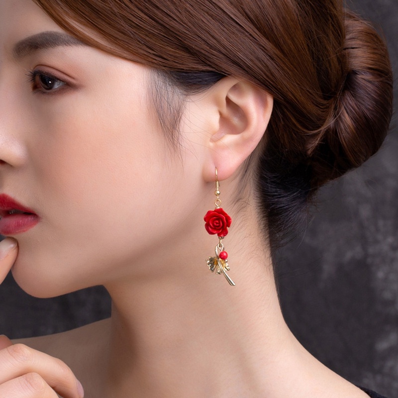 Anting Tusuk Gantung Desain Bunga Mawar Merah Hias Berlian Imitasi Vintage Untuk Wanita