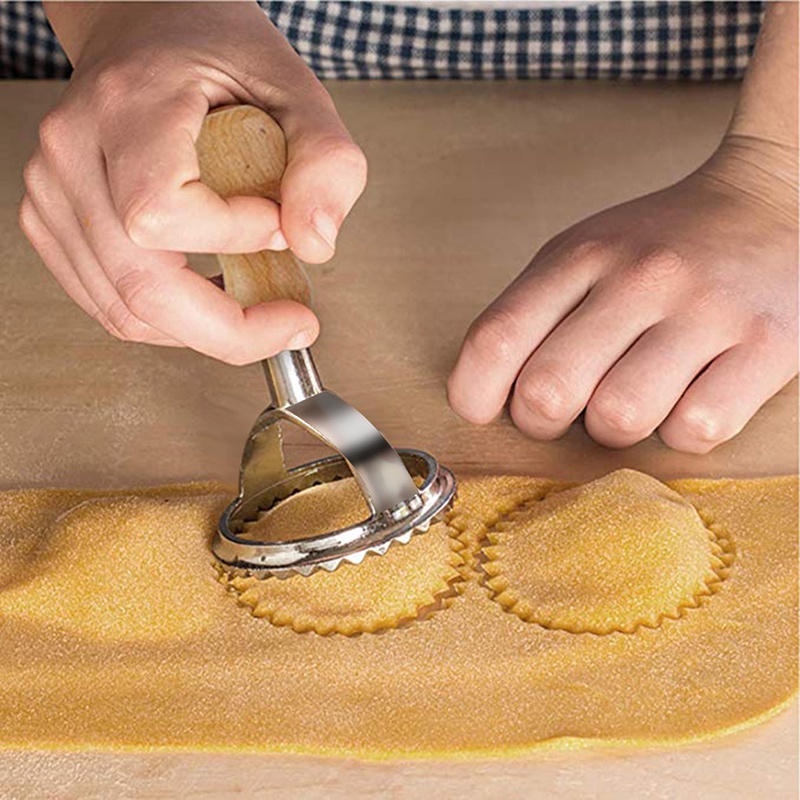 1Pc Cetakan dengan Bahan Anti-Lengket dan Bentuk Ravioli untuk Hiasan Kue / Pasta / Ravioli