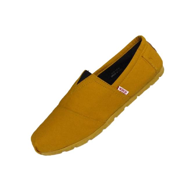 Sepatu unisex santay