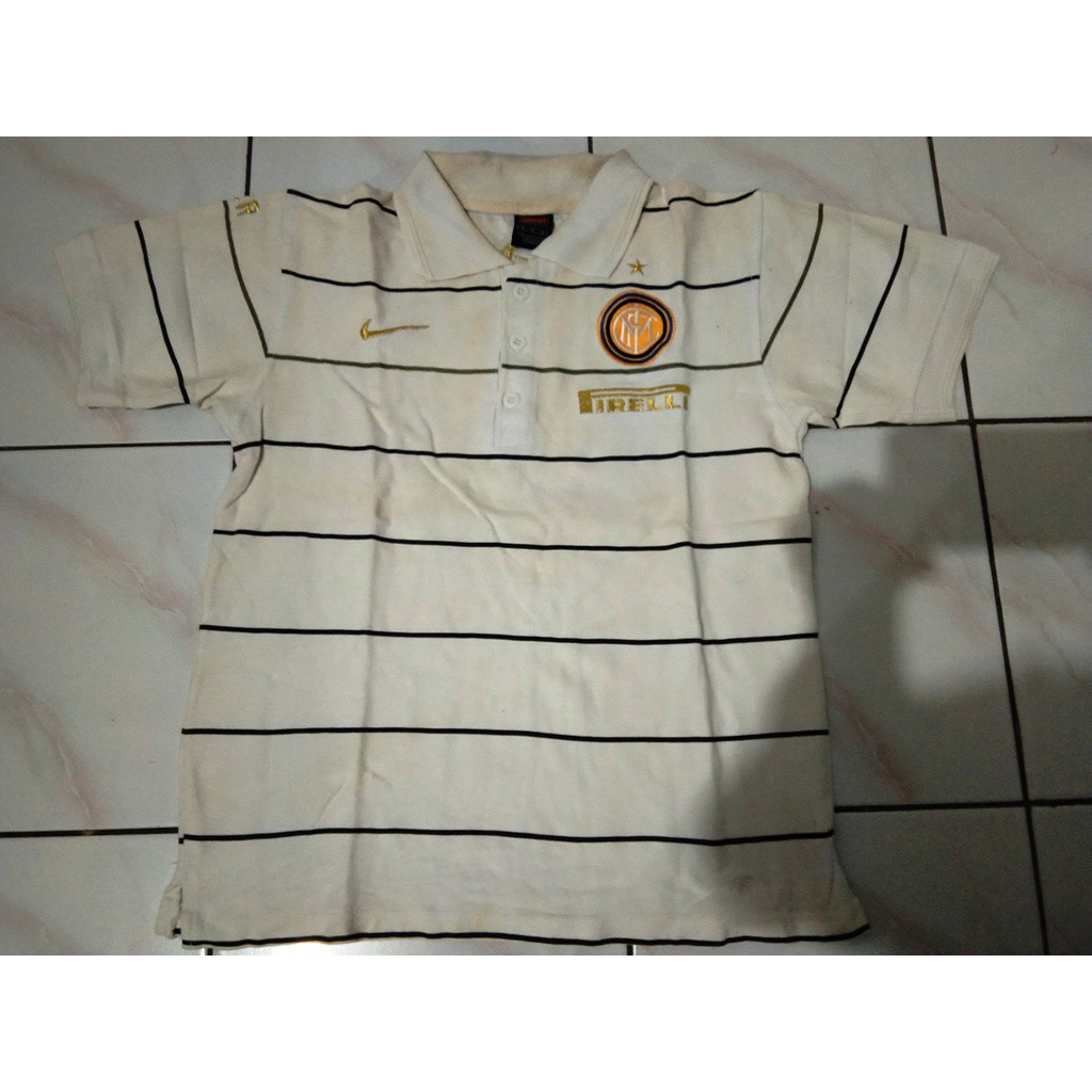 Polo Shirt Inter Milan putih strip hitam gold KW Thailand Grade Ori