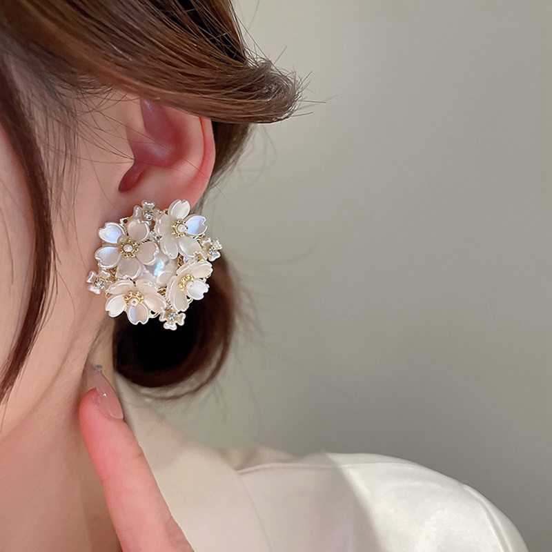 Anting Tusuk Bentuk Bunga Bahan Akrilik Lapis Emas Untuk Wanita