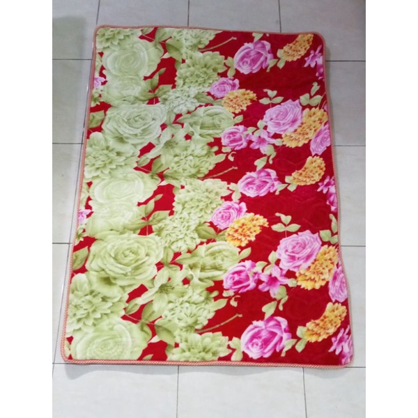 Karpet Lantai Bulu Halus Motif Bunga