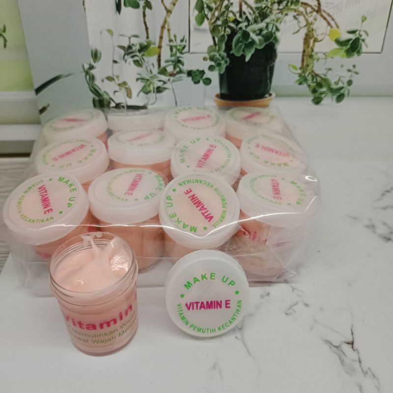 {Selusin}CREAM VITAMIN E Whitening Cream