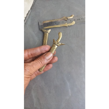 keris kuningan mini kembar