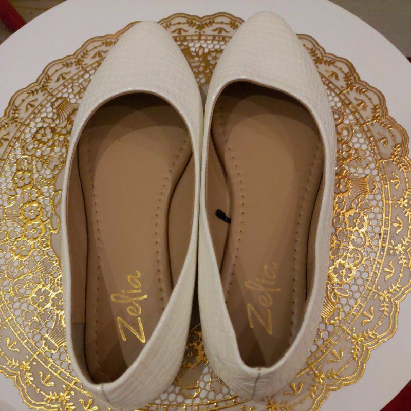 

slop warna putih/white