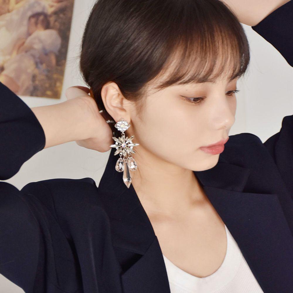 Anting Snowflake Agustina Gadis Salib Fashion Temperamen Gaya Korea Ear Studs