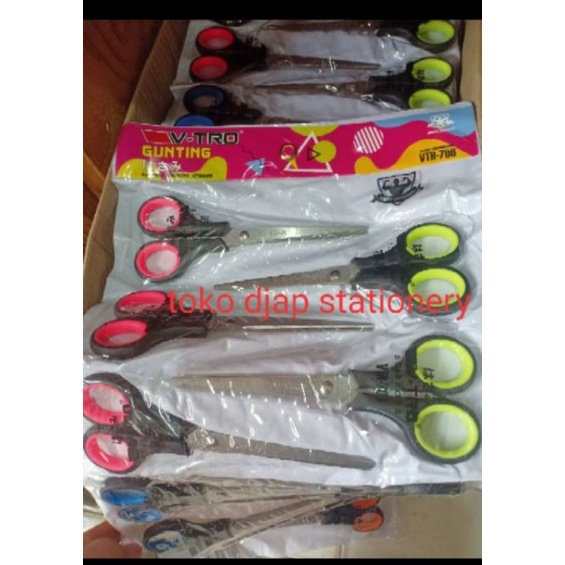 

Gunting Vtro 706 Hitam / Gunting Renceng Tanggung