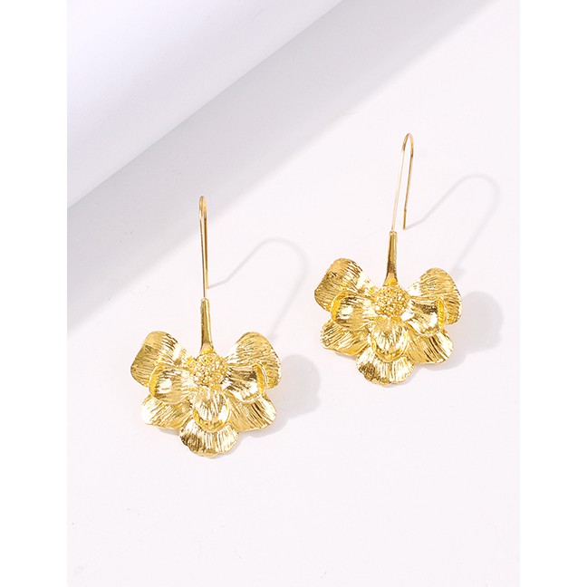 LRC Anting Fashion Golden Irregular Leaf Alloy Earrings K25785