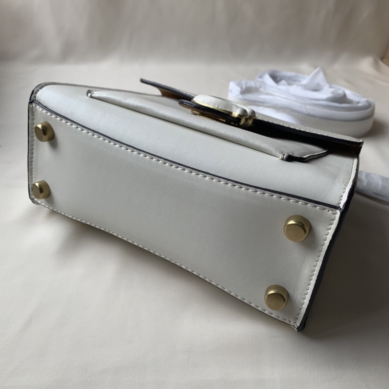 COACH TABBY TOP HANDLE 20 BAG IN PEBBLE - CHALK