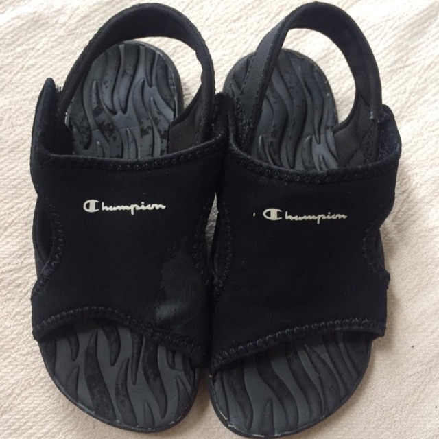 Preloved sandal champion