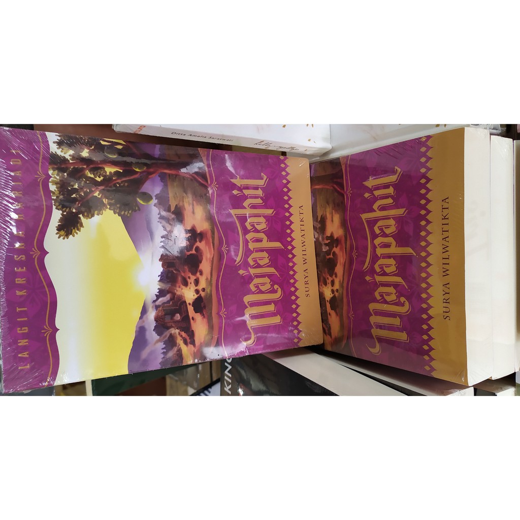 MAJAPAHIT 4: SURYA WILWATIKTA LANGIT KRESNA HARIADI - BENTANG PUSTAKA