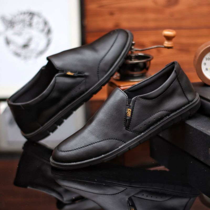 Sepatu Casual Pria Sepatu Slip On Hitam Slop Kasual Santai Spatu Main Kerja Formal Trendi