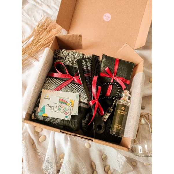 

Hampers Cowo | Hadiah pacar cowo|Hampers serba hitam| Kado Ulang Tahun|Hadiah wisuda|Hampers Kekinian