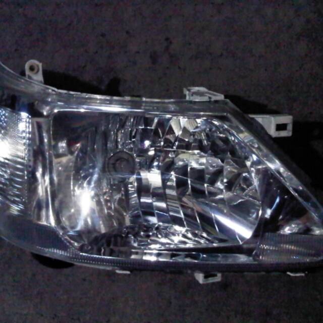 Headlamp Lampu Depan  Nissan Serena C24