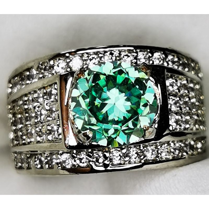 Batu permata Green moissanite