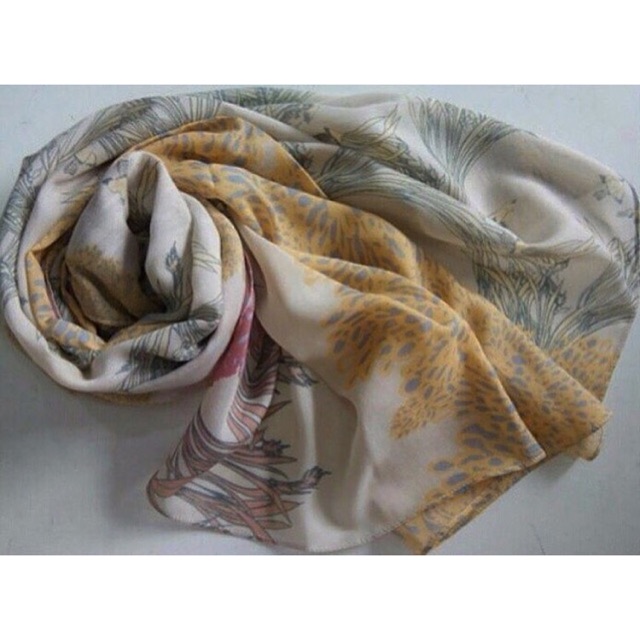 Ria miranda kaguya scarf cream