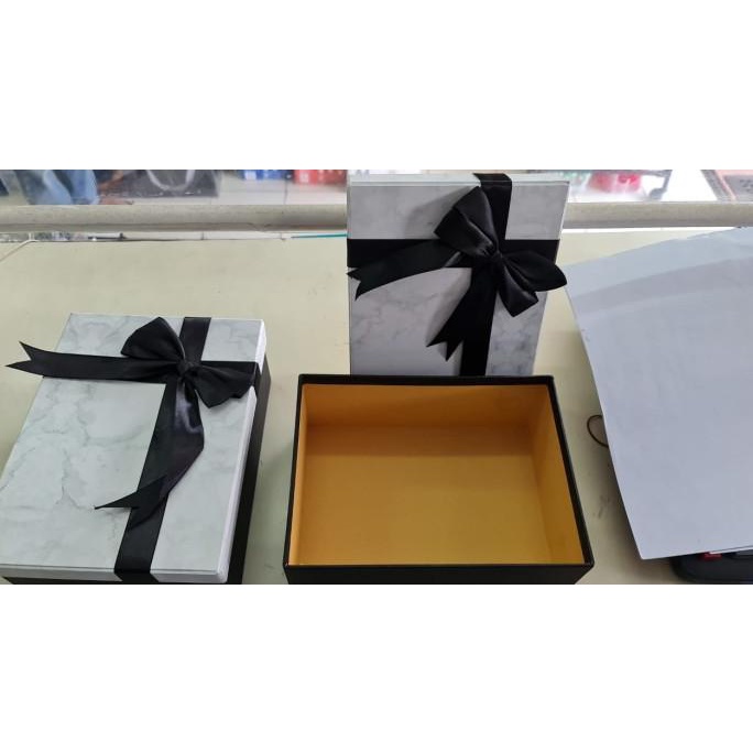 

Sale!!! Hardbox Mika / Kotak Kue / Packaging / Kotak Kado - 16,5 X 22,5 X 9 - Paling Dicari