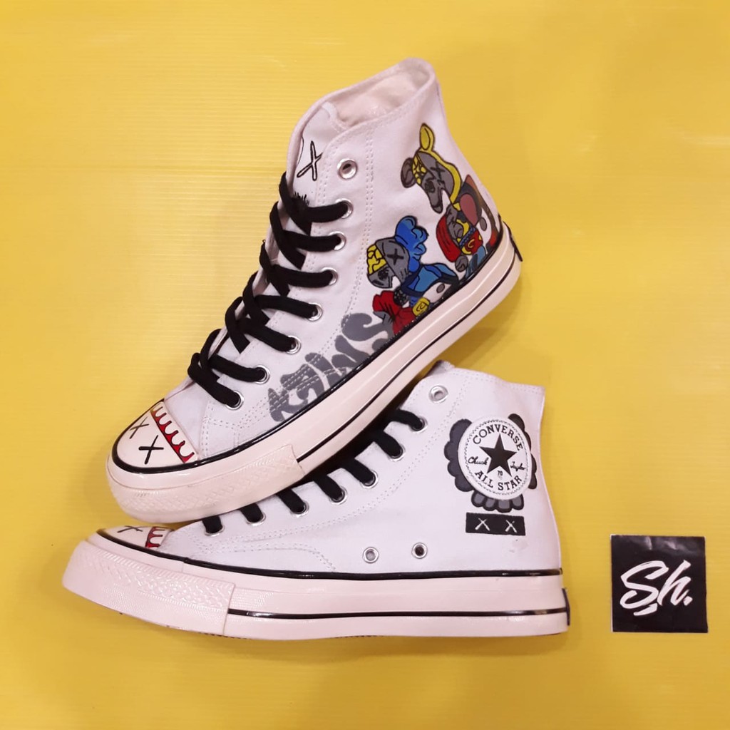 Converse  X  Kaws White Converse  JW Anderson