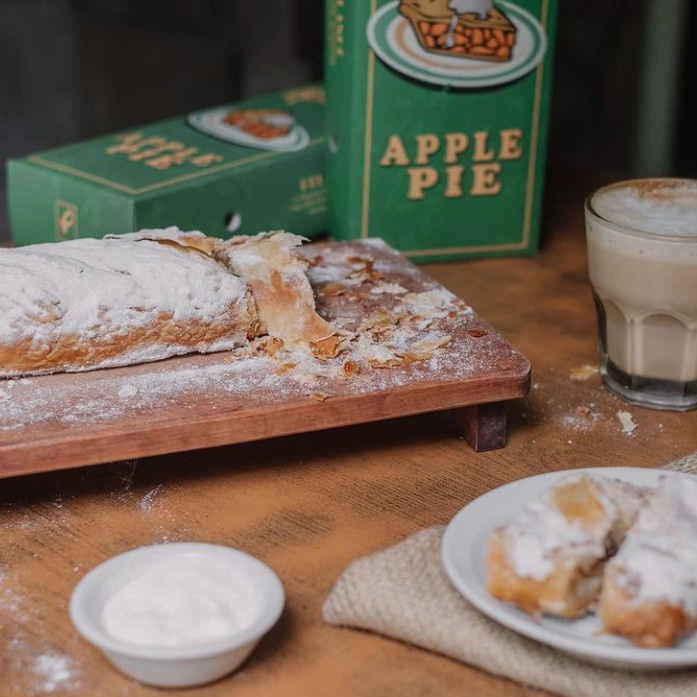 

Apple Pie Pelangi Cafe Oleh-Oleh Semarang
