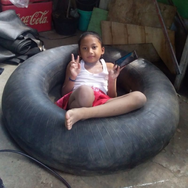 Ban pelampung bahan dari ban dalam truk