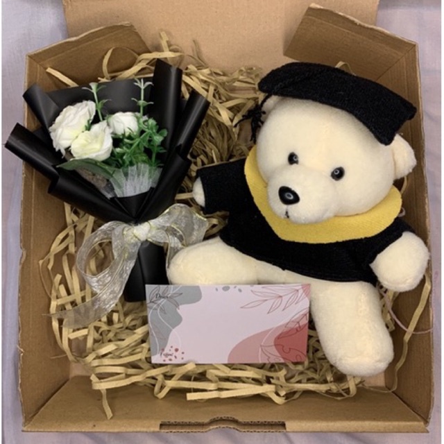 

GIFT BOX BONEKA&MINI BOUQUET HAMPERS UNTUK GRADUATION/BIRTHDAY DLL