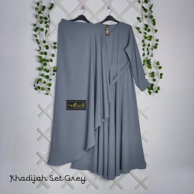RIZQUNA GAMIS---Gamis Khadijah Set Grey, Wollycrepe Caltri