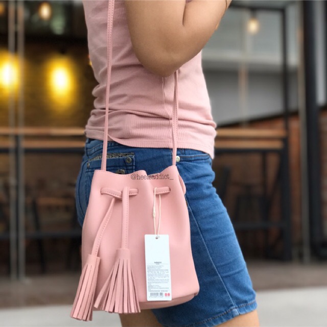 ORIGINAL Tas Serut Selempang Bucket Bag Miniso Original ORIGINAL Tas Serut Selempang Bucket Bag Miniso Original