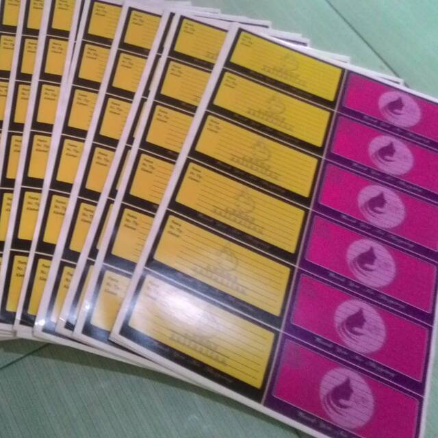 

Stiker custom dengan desain sesuai permintaan uk. 9 x 15,8 cm
