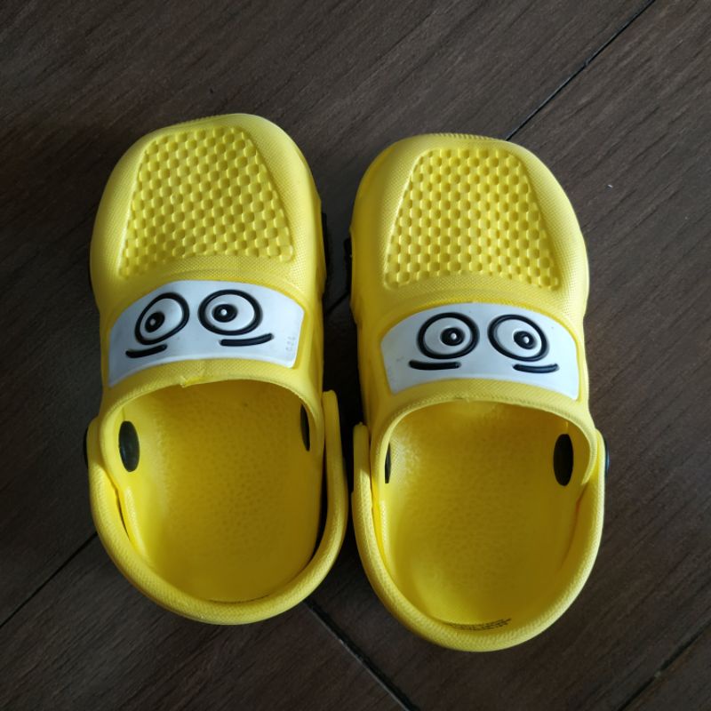 sepatu sandal anak cowok model cars kuning lc waikiki