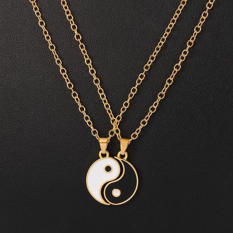 2pcs / Set Kalung Rantai Klavikula Dengan Liontin Puzzle Tai Chi Untuk Pria Dan Wanita