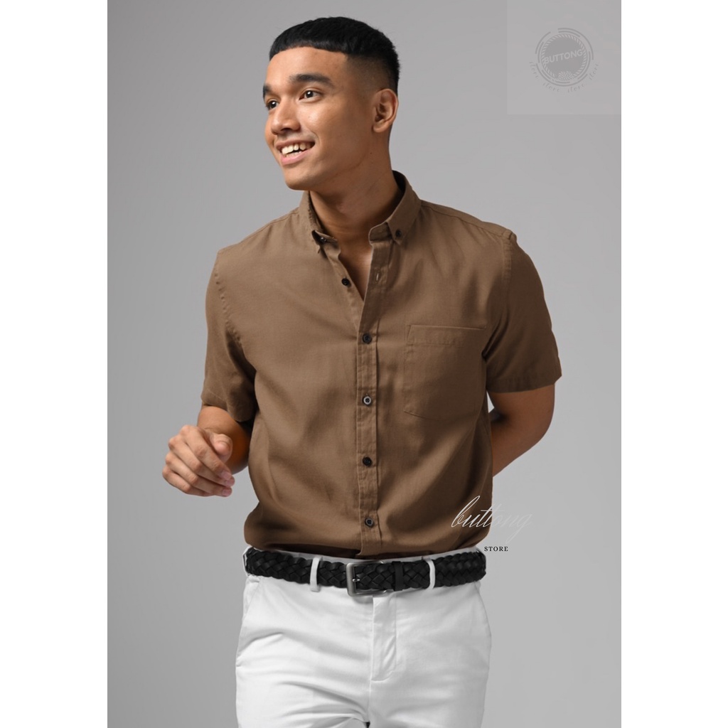 kemeja pendek linen polos slim fit hem kasual berwarna coklat kemeja pendek kekinia berukuran M L Xl