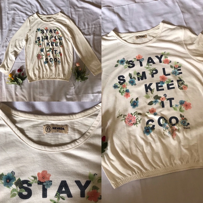 [PRELOVED] Kaos Putih Motif Bunga Nevada