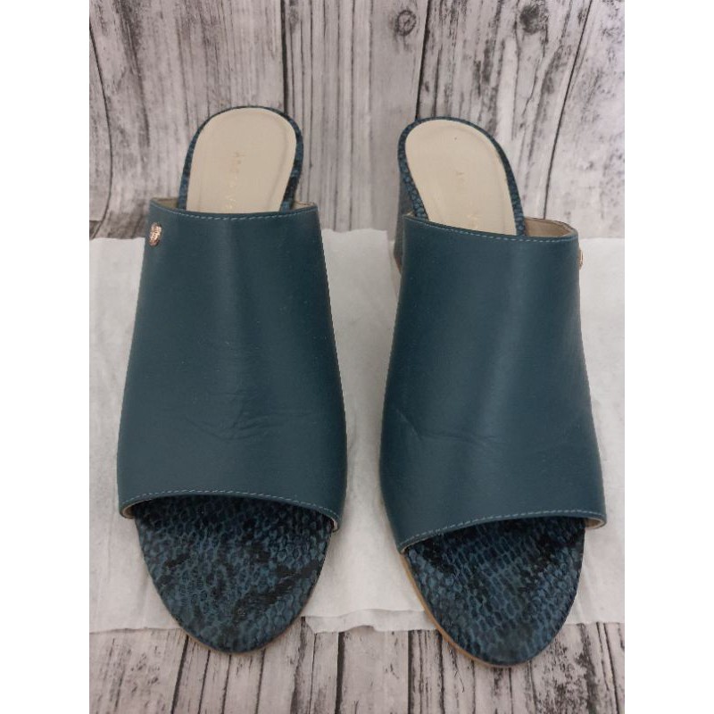 Preloved Sendal Andre Valentino original