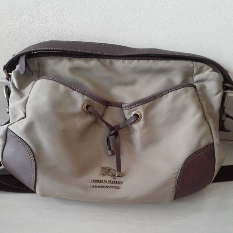 preloved tas slempang wanita Burberry original
