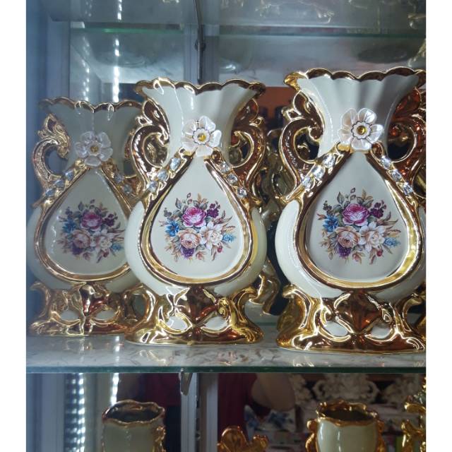 Vas keramik pajangan vas