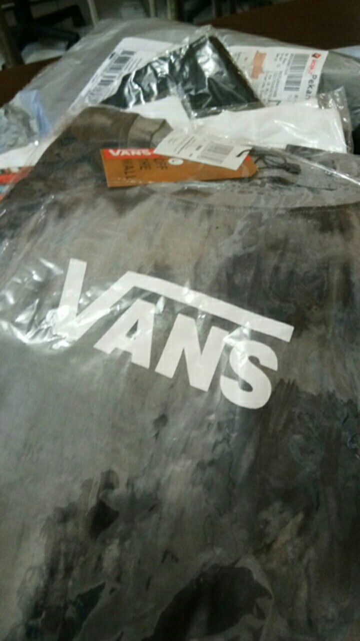 Kaos Distro Skate & Surf High Quality Adn065