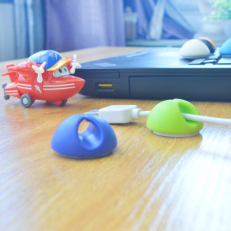 Klip Holder Organizer Kabel Data / Earphone