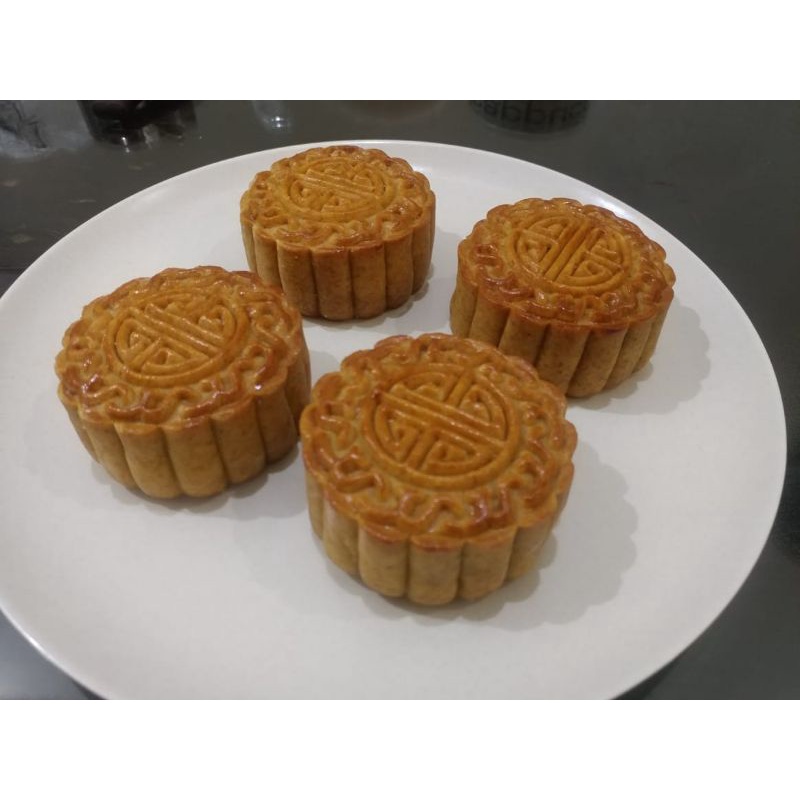 

kue bulan mooncake tausa hitam+ telor asin+kenari cap MATABULAN