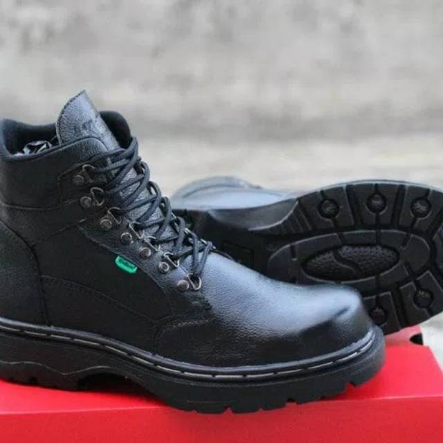 Sepatu kickers adfenture safety kulit asli