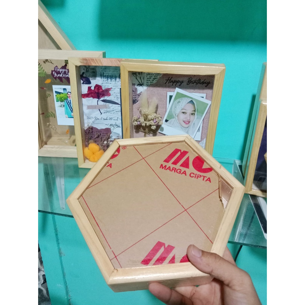 Pigura Kayu 3D / Hexagonal /Bingkai kayu Diameter 20cm Kaca Acrylic Anti Pecah TERMURAH!!