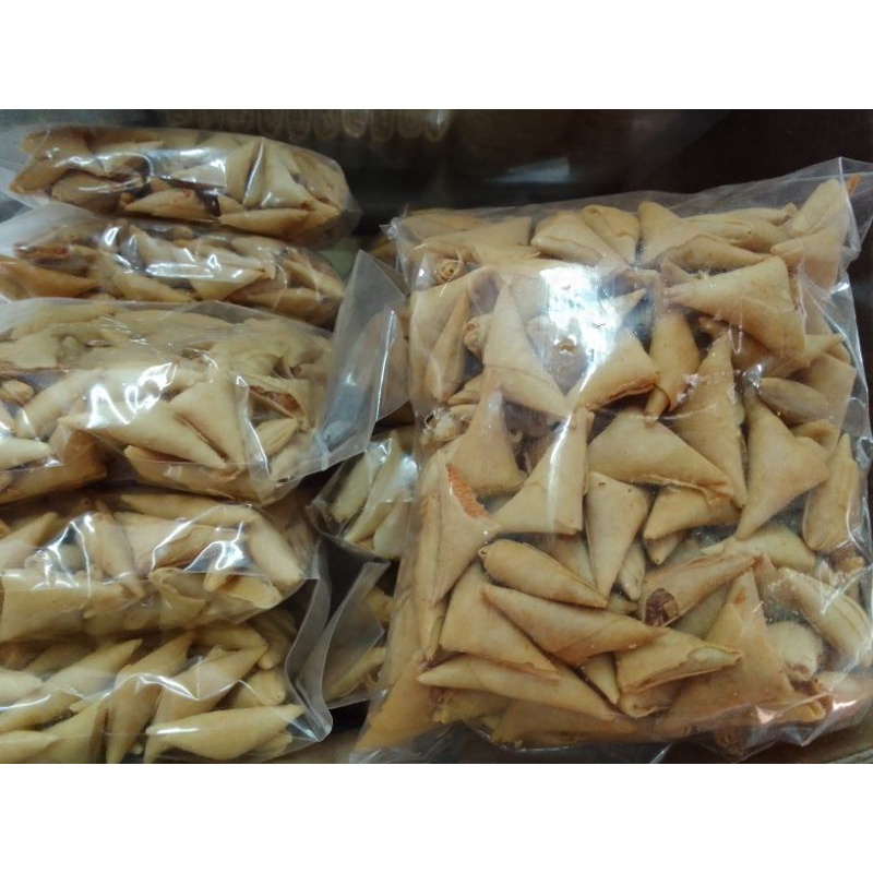 

samosa / ekado / snack kiloan / snack murah / cemilan ringan / jajanan murah