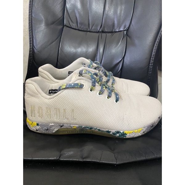 NOBULL spring floral trainer original second bekas