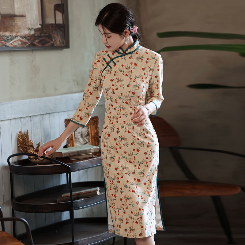 Cheongsam 2021 new young style, simple and elegant, retro corduroy, slim waist, improved little man,