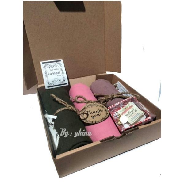 

HAMPERS HIJAB TERMURAH/KADO WEDDING DAN BRITHDAY TERMURAH SEJAGAD RAYA