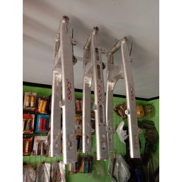 SWING ARM DKT VIXION OLD/NEW